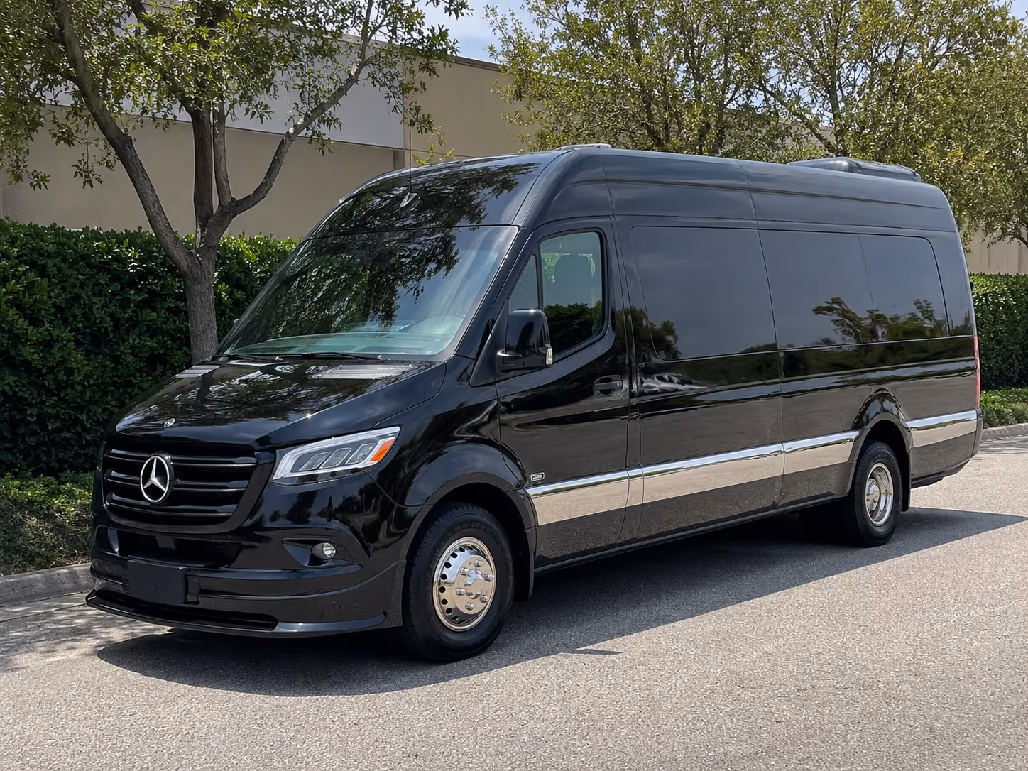 find the perfect transportation for your next airport transfer 1