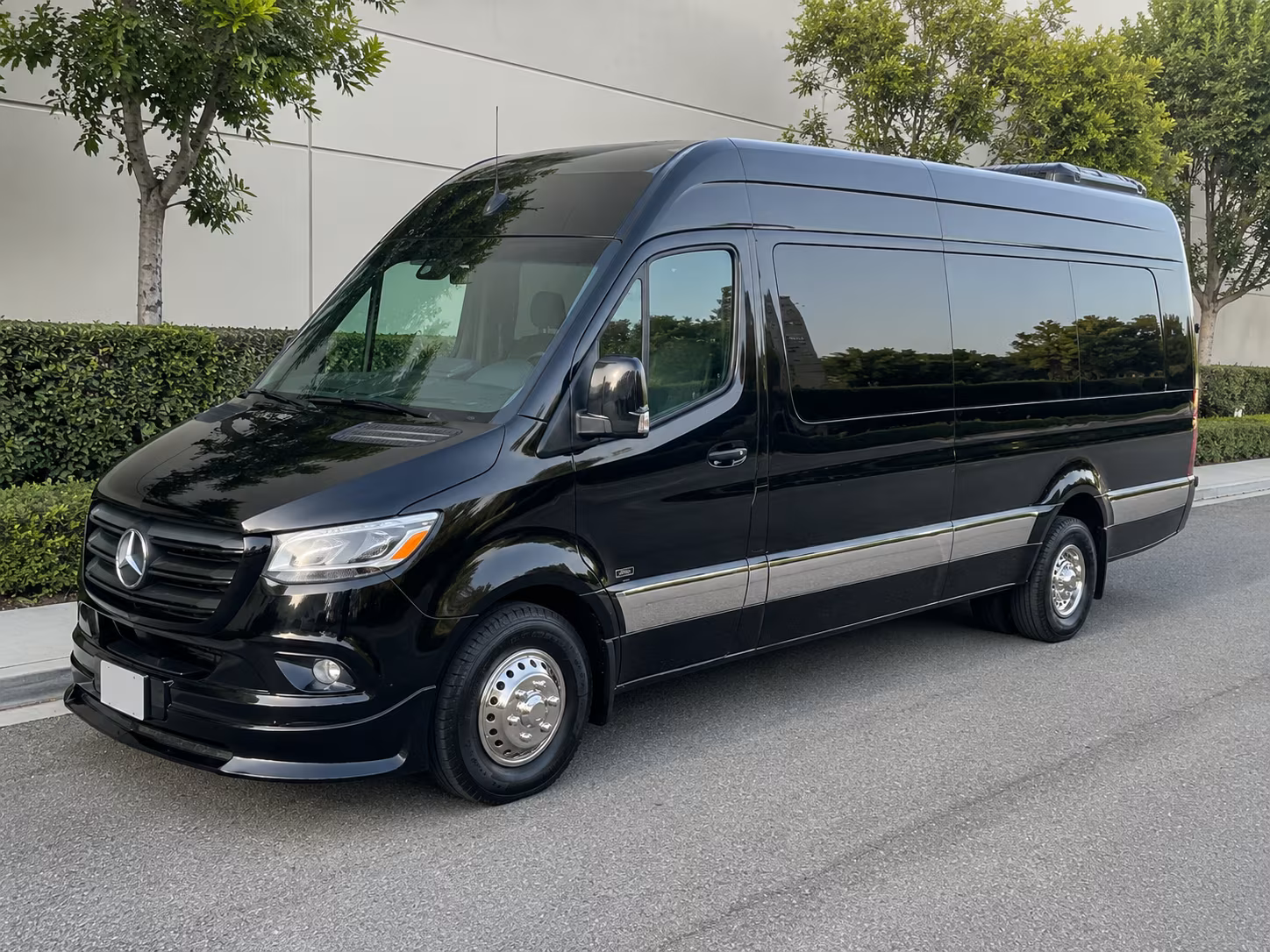 find the perfect transportation for your next airport transfer 5
